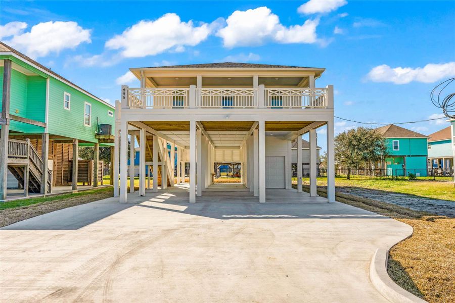 Exterior details and patio area of a home in , Crystal Beach (Image 18).
