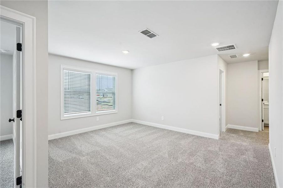 Spacious, unfurnished interior of a new home in Martin Springs - Estate Series, Lawrenceville (Image 17).