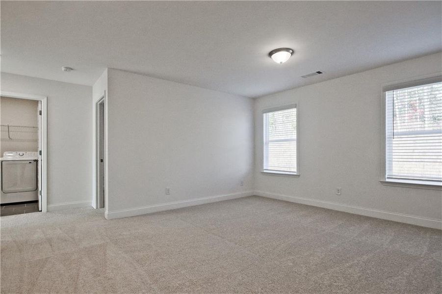 Spacious, unfurnished interior of a new home in Hellen Valley, Braselton (Image 32).