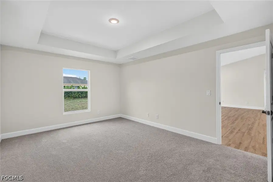 Spacious, unfurnished interior of a new home in Cape Coral, Cape Coral (Image 24).