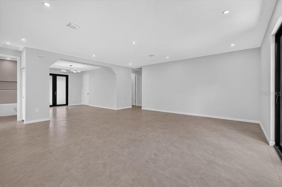 Spacious, unfurnished interior of a new home in , Seminole (Image 37).