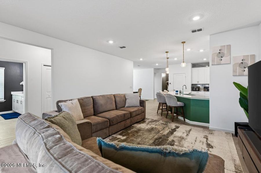 Furnished interior view inside a new home in Seaton Creek, Jacksonville (Image 9).