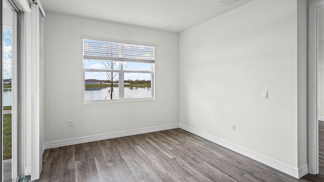 Spacious, unfurnished interior of a new home in Harmony on Lake Eloise, Winter Haven (Image 14).
