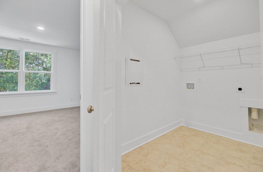 Spacious, unfurnished interior of a new home in , Charleston (Image 29).
