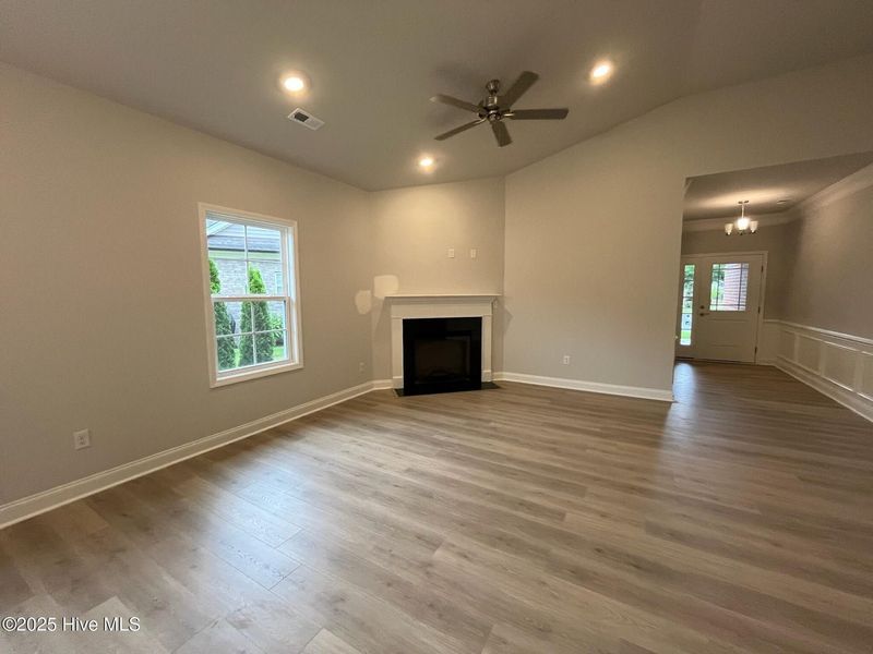 Spacious, unfurnished interior of a new home in Palmetto Creek, Bolivia (Image 11).