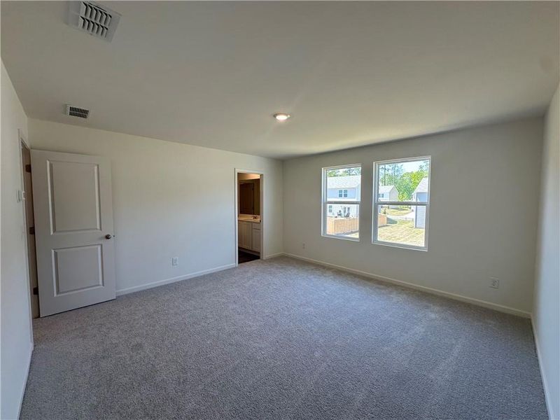 Spacious, unfurnished interior of a new home in Mt. Tabor Ridge, Dallas (Image 15).