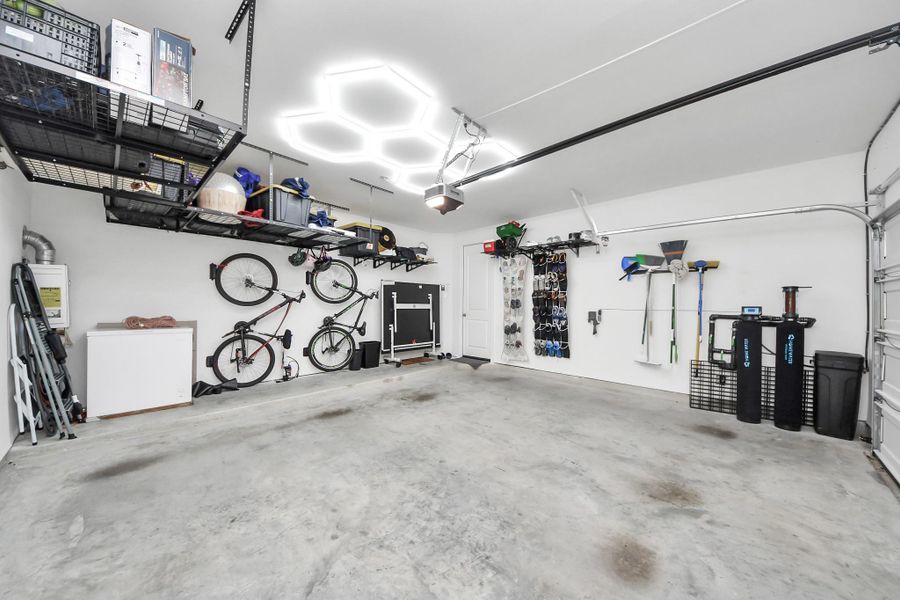 Spacious, unfurnished interior of a new home in Candela, Richmond (Image 29).