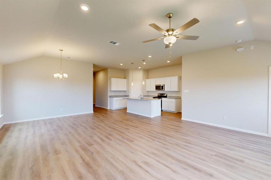 Spacious, unfurnished interior of a new home in Mobberly Farms, Pilot Point (Image 27). Spacious, unfurnished interior of a new home in Mobberly Farms, Pilot Point (Image 27).