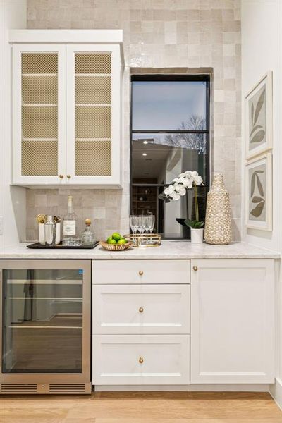 Furnished interior view inside a new home in , Dallas (Image 33).