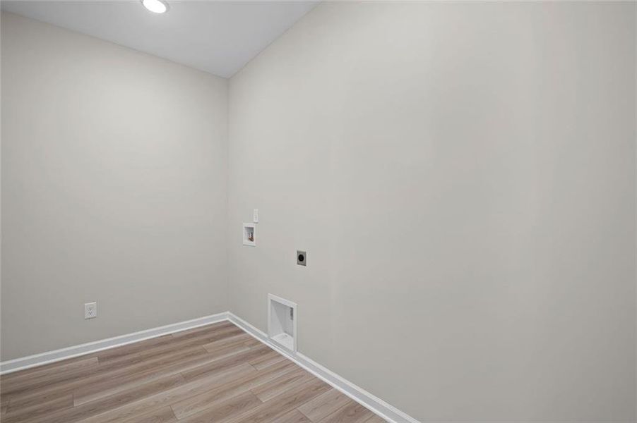 Spacious, unfurnished interior of a new home in Easton Park, Dallas (Image 22).