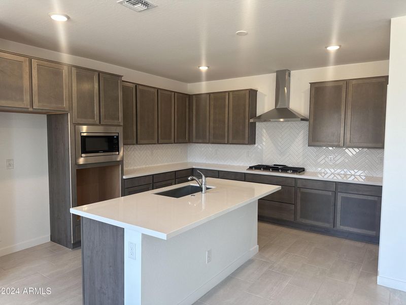 SR45 Lot 379 - Kitchen