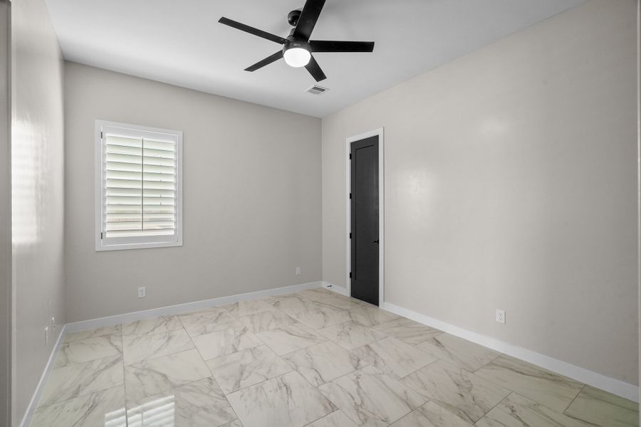 Spacious, unfurnished interior of a new home in Verdancia, El Paso (Image 37).