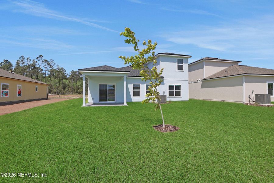 Exterior details and patio area of a home in Diamond Springs, Jacksonville (Image 4).