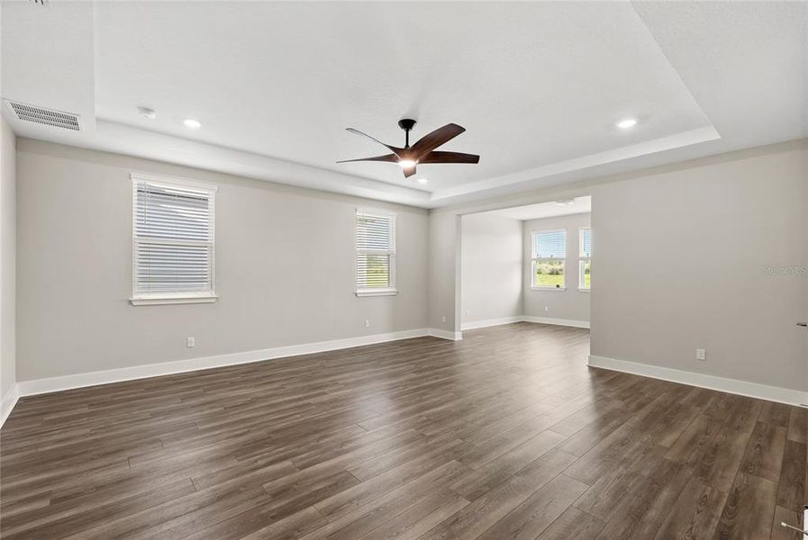 Spacious, unfurnished interior of a new home in , Winter Garden (Image 51).