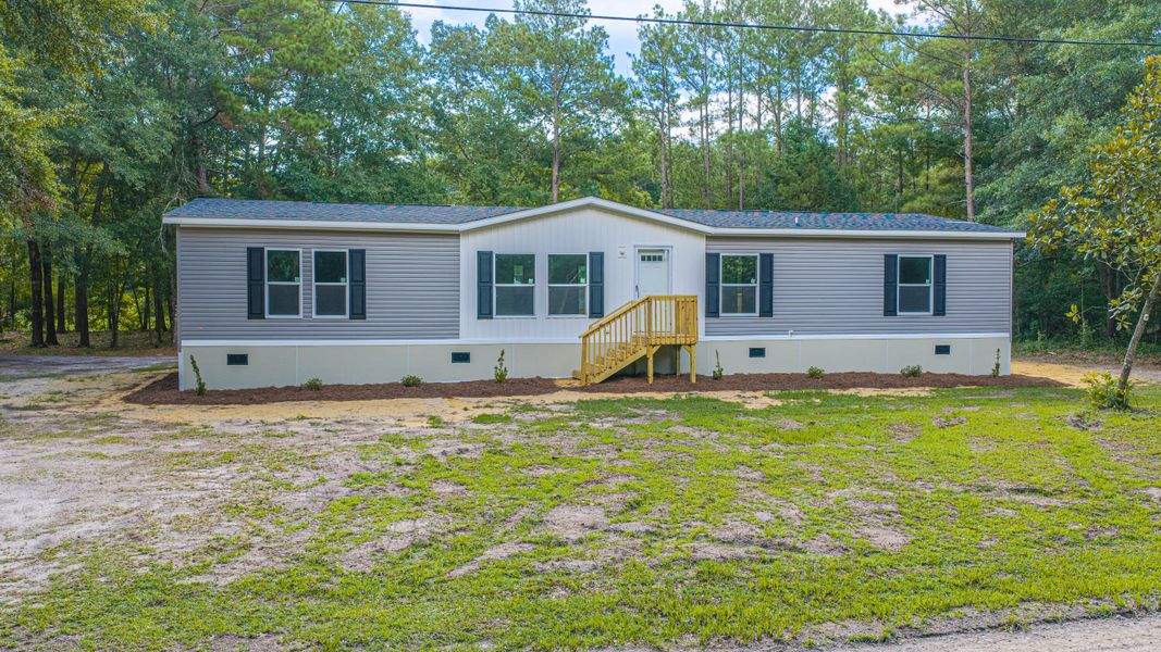 Exterior details and patio area of a home in , Walterboro (Image 34).