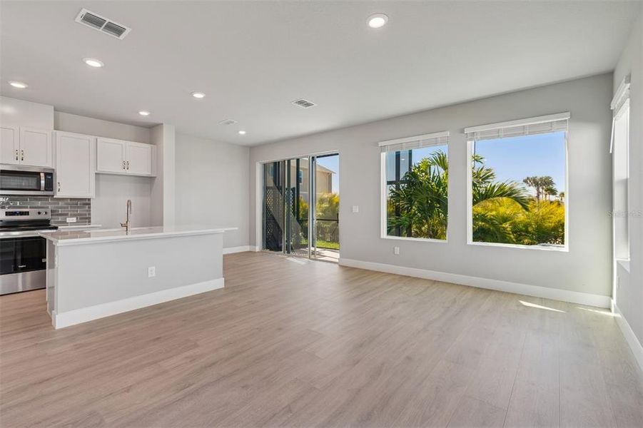 Spacious, unfurnished interior of a new home in North River Ranch – Townhomes, Parrish (Image 43).