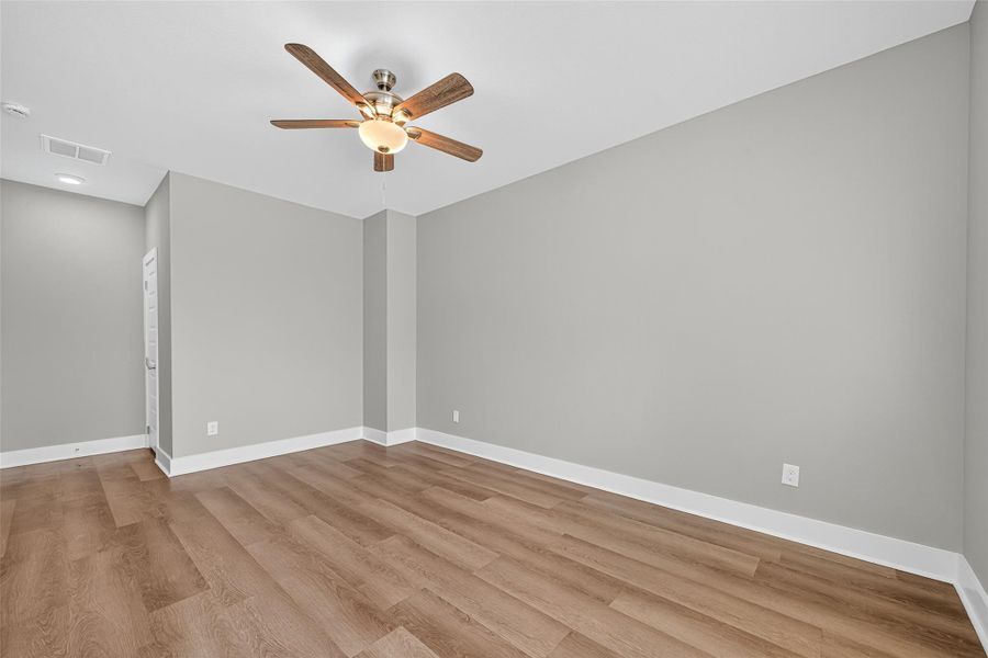 Spacious, unfurnished interior of a new home in , Cleveland (Image 40).