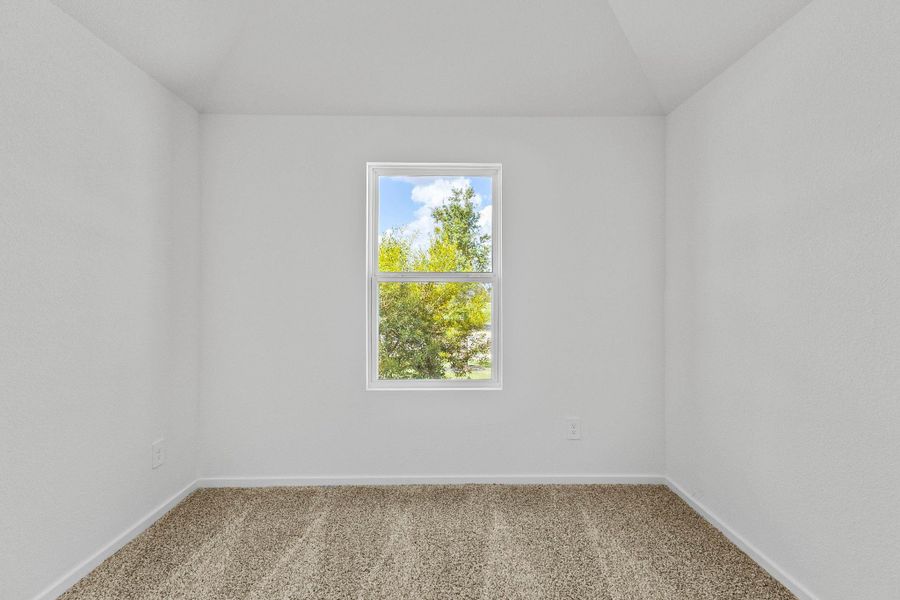Spacious, unfurnished interior of a new home in Sunterra Lakes, Katy (Image 21).