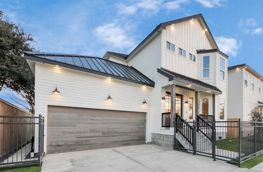Beautifully illuminated by section controlled downlights, this home’s impressive 70-foot frontage is highlighted, with the metal exterior fencing adding both durability and modern appeal. Beautifully illuminated by section controlled downlights, this home’s impressive 70-foot frontage is highlighted, with the metal exterior fencing adding both durability and modern appeal.