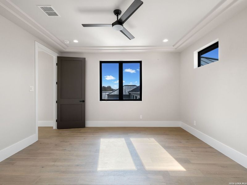 Spacious, unfurnished interior of a new home in , San Antonio (Image 54).