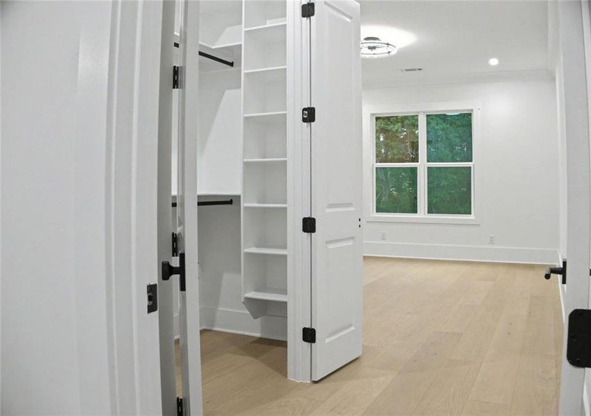 Spacious, unfurnished interior of a new home in , Monroe (Image 43).
