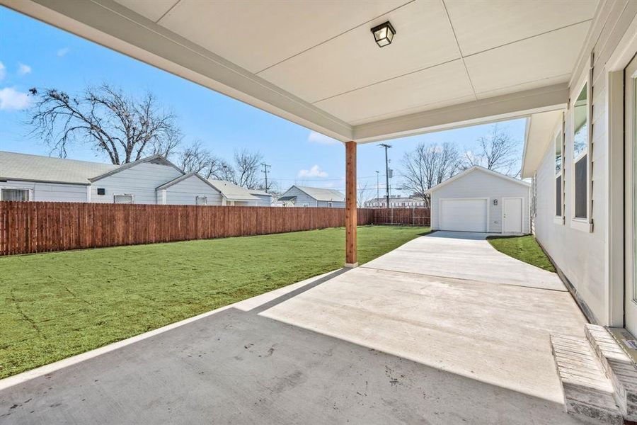 Porte Cochere has direct access Indoors