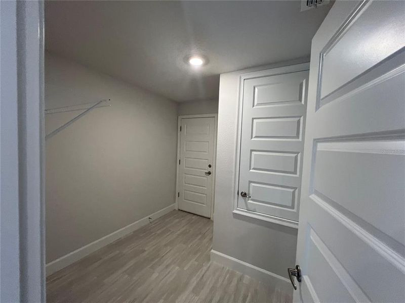 Spacious, unfurnished interior of a new home in , Dade City (Image 12).