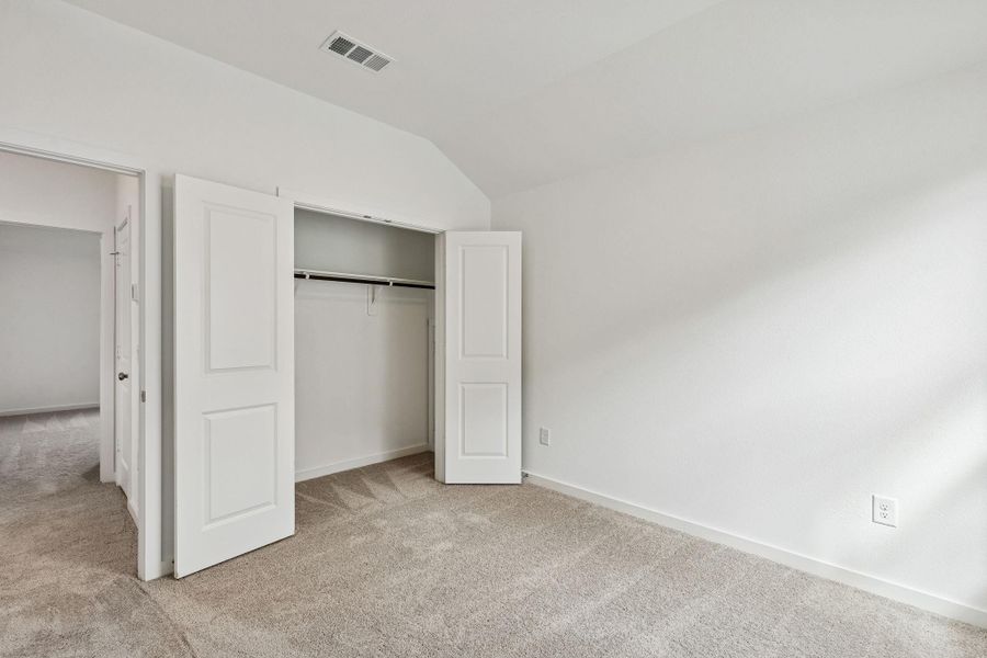 Spacious, unfurnished interior of a new home in Ellerden, Tomball (Image 18).