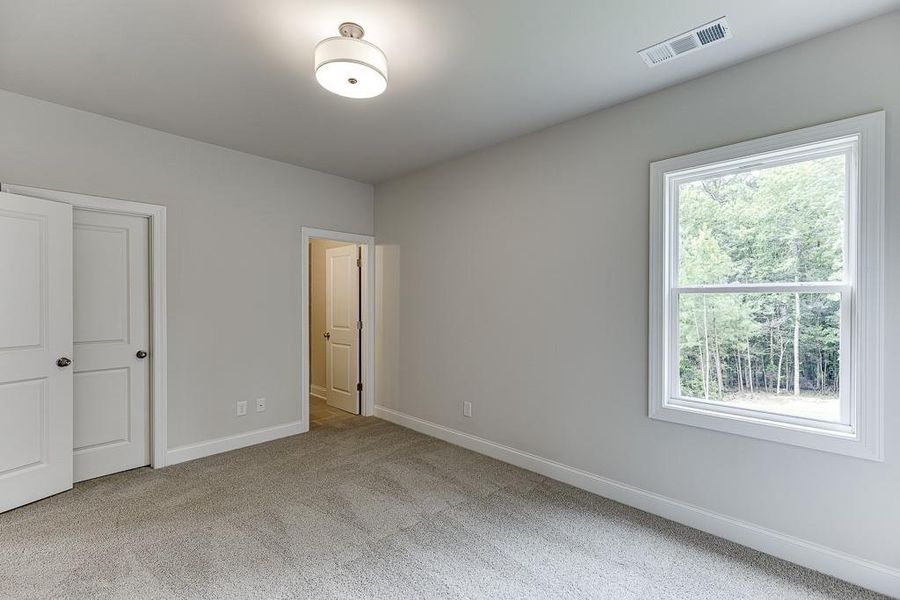 Spacious, unfurnished interior of a new home in , Bishop (Image 31).