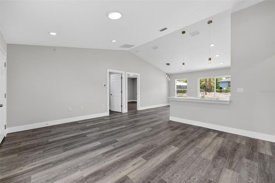Spacious, unfurnished interior of a new home in , Ocala (Image 26).