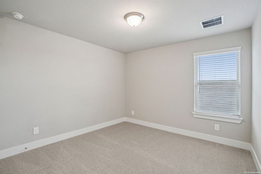 Spacious, unfurnished interior of a new home in Lark Canyon, New Braunfels (Image 34).
