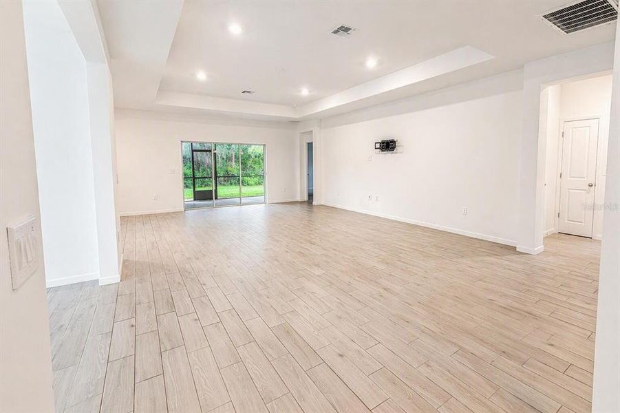 Spacious, unfurnished interior of a new home in Grand Park North, Dunnellon (Image 11).