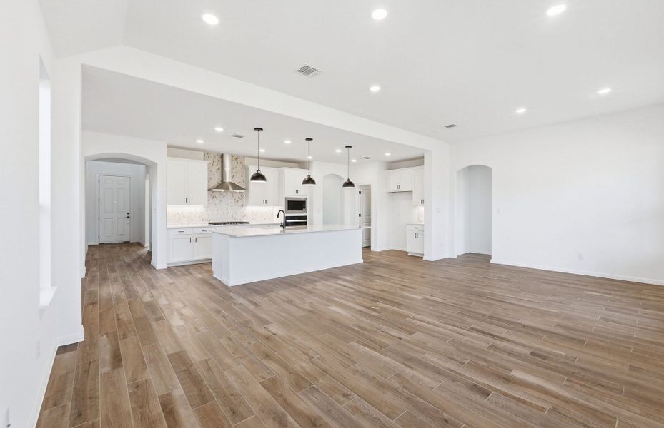 Spacious, unfurnished interior of a new home in Saddleback at Santa Rita Ranch, Liberty Hill (Image 45).