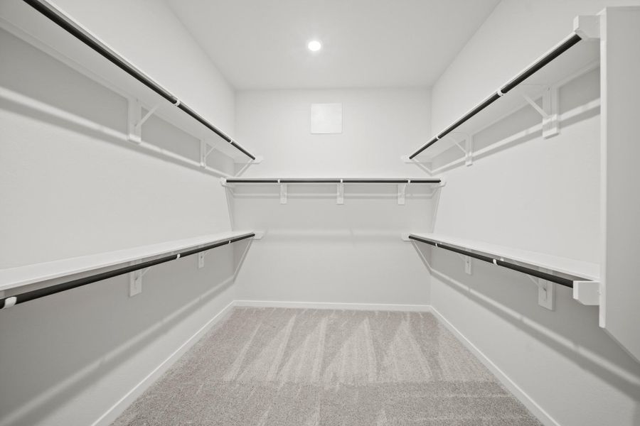 Spacious, unfurnished interior of a new home in Sunterra Lakes, Brookshire (Image 12).