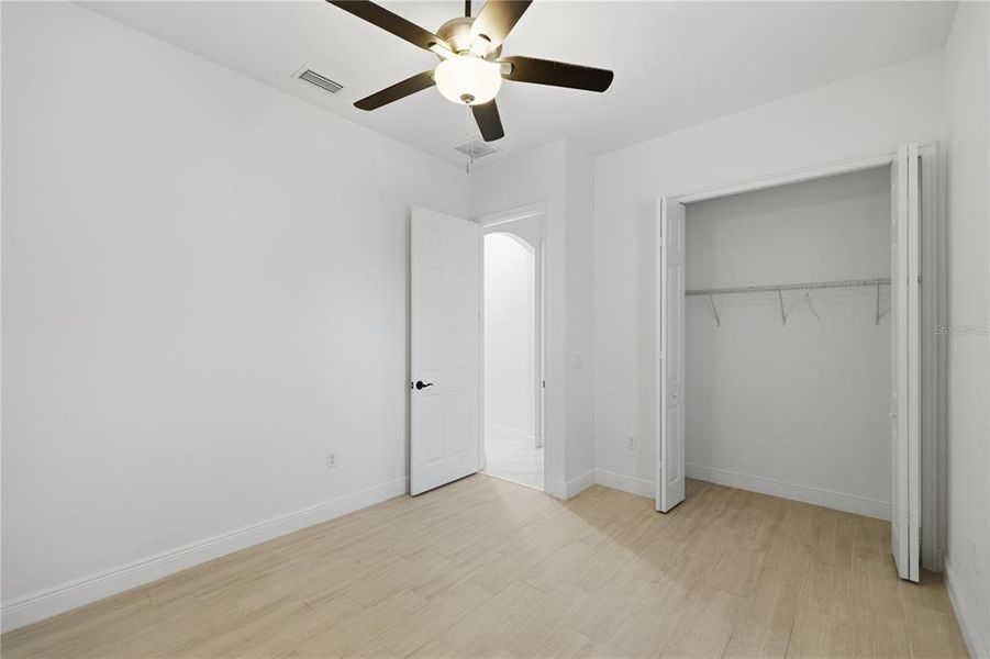 Spacious, unfurnished interior of a new home in , Ocala (Image 27).