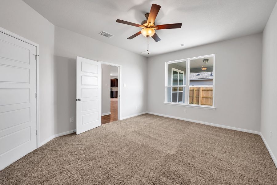Representative unfurnished interior of a home built from the The 1818 by Stylecraft Builders in South Pointe, Temple (Image 15).