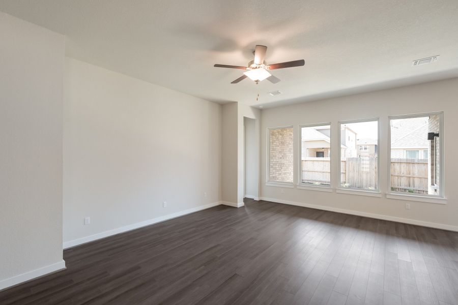 Spacious, unfurnished interior of a new home in Veramendi, New Braunfels (Image 24).