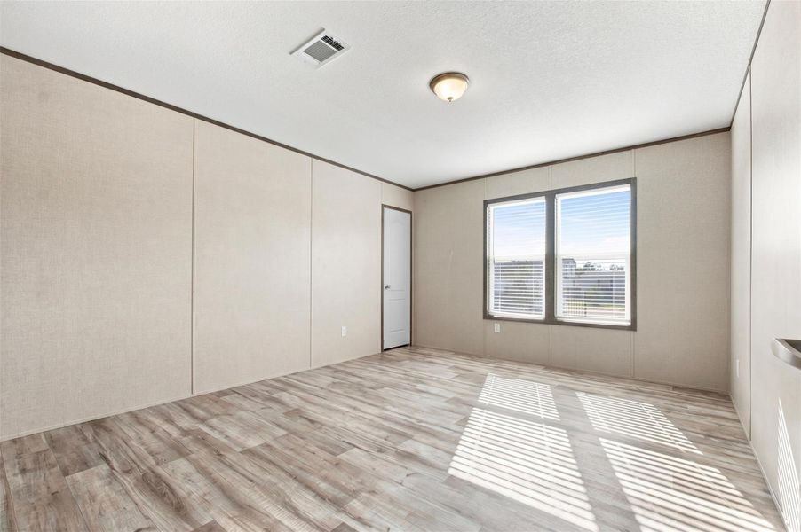 Spacious, unfurnished interior of a new home in , Conroe (Image 18).