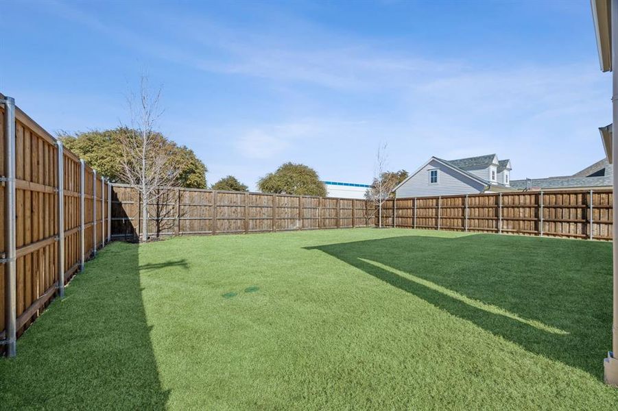 Exterior details and patio area of a home in , Richardson (Image 21).