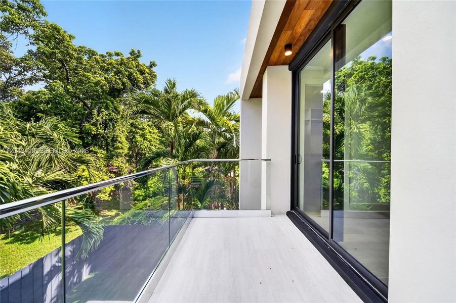 Exterior details and patio area of a home in , Miami (Image 24).