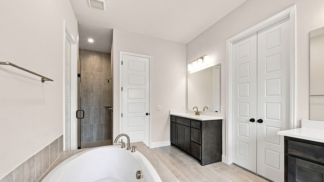Furnished interior view inside a new home in Mustang Lakes, Celina (Image 11). Furnished interior view inside a new home in Mustang Lakes, Celina (Image 11).