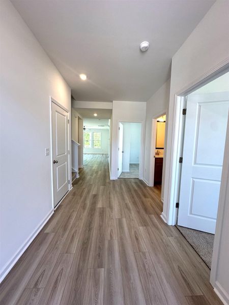 Spacious, unfurnished interior of a new home in Oak Hollow, Longs (Image 8).