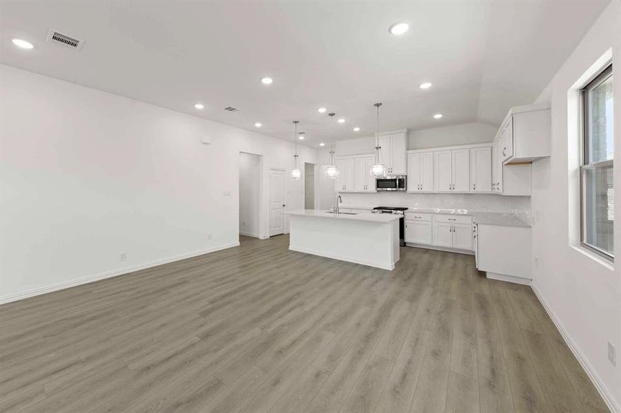 Spacious, unfurnished interior of a new home in Coyote Meadows 50s, Anna (Image 16).