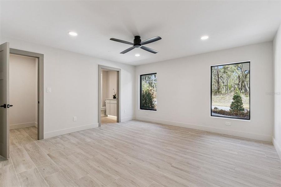 Spacious, unfurnished interior of a new home in , Winter Springs (Image 25).