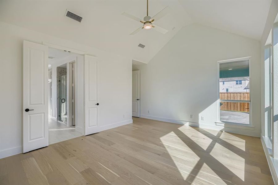 Spacious, unfurnished interior of a new home in Star Trail - 55s, Prosper (Image 23).