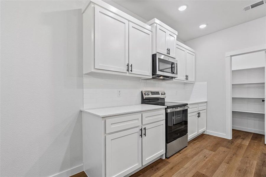 Furnished interior view inside a new home in , Celeste (Image 14).