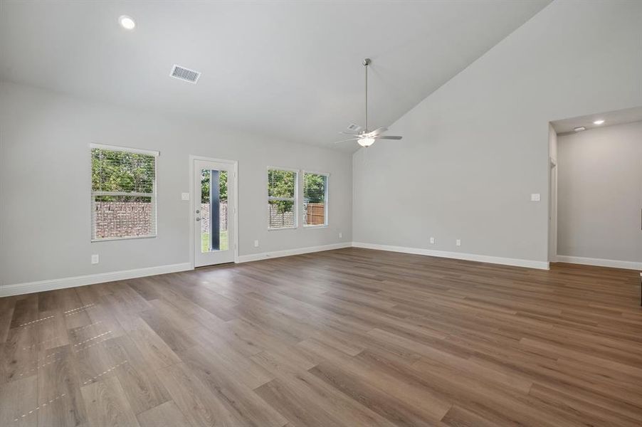 Spacious, unfurnished interior of a new home in Windmore, Princeton (Image 15).