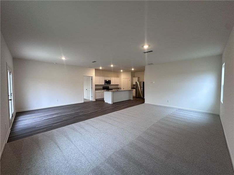 Spacious, unfurnished interior of a new home in Mt. Tabor Ridge, Dallas (Image 15). Spacious, unfurnished interior of a new home in Mt. Tabor Ridge, Dallas (Image 15).