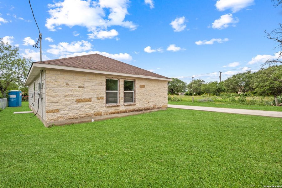 Exterior details and patio area of a home in , San Antonio (Image 17).