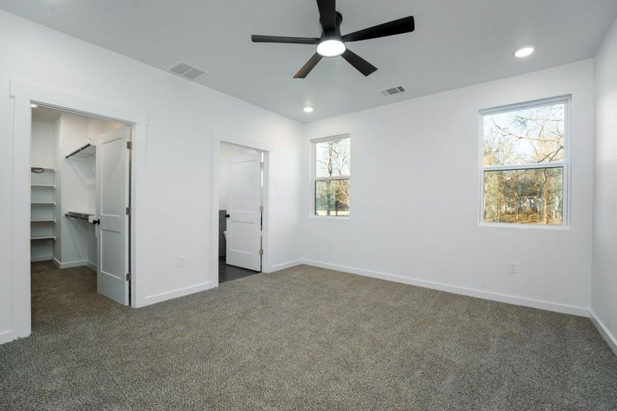 Spacious, unfurnished interior of a new home in , Bastrop (Image 18).